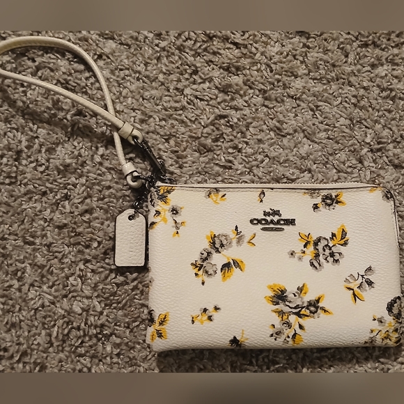🌼Coach Floral Wristlet White Yellow Gray Leather Zip Pouch - Picture 6 of 7